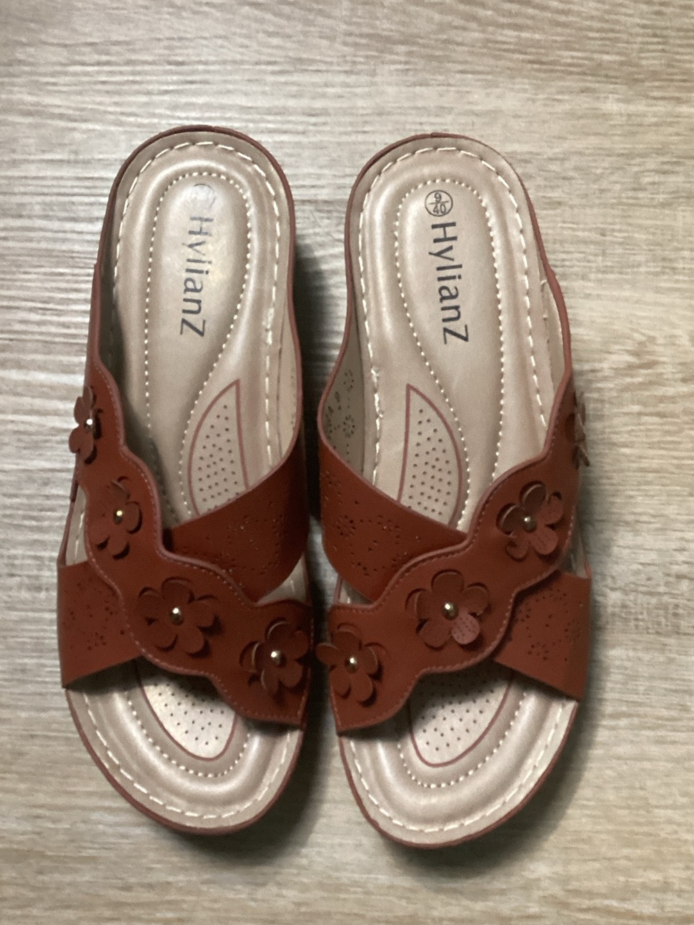 HylianZ Women’s Brown Floral Slide Sandals Sz 9